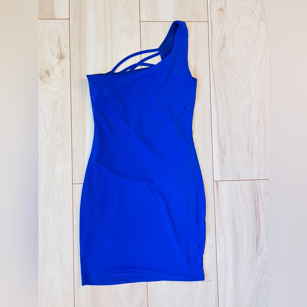 Nicki Minaj Vibrant Blue One-Shoulder Dress